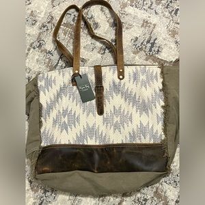 Myra Weekender